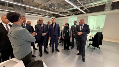 وزير الاسكان يبحث تعزيز التعاون مع «أكسيونا» الإسبانية في مشروعات المياه والتحلية