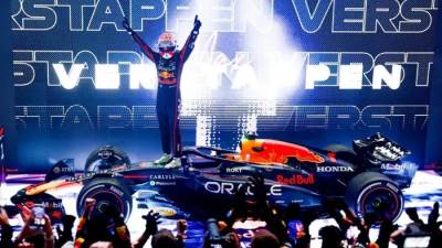 بطولة العالم للفورمولا 1 – الجولة الـ 23 – قطر فيرستابن يحقق فوزاً مدوياً بالجائزة القطرية بفضل إستراتيجيات فريق ريد بُل