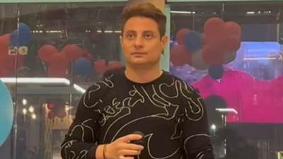 الفنان حسن عبد المنعم يحيى حفلات ورده الشيخ زايد بأغاني زمن الفن الجميل