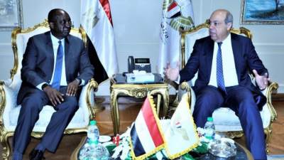 وزير الطيران المدني يبحث مع وفد مؤسسة التمويل الدولية موقف الدراسات  الاقتصادية الخاصة بطرح مطار الغردقة الدولي أمام القطاع الخاص