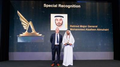 جوائز أوتوميكانيكا دبي 2025 تُكرّم اللواء المتقاعد محمد الزفين المهيري بجائزة التقدير الخاصة
