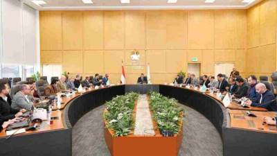 وزير الإسكان يعقد اجتماعاً لمتابعة موقف مشروعات المبادرة الرئاسية "حياة كريمة" بالأرياف  