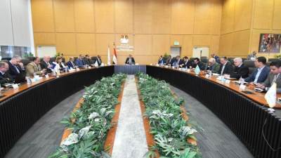 وزير الإسكان يعقد اجتماعاً موسعًا لمتابعة الموقف التنفيذي لمشروعات المبادرة الرئاسية "حياة كريمة" لتطوير قرى الريف المصري