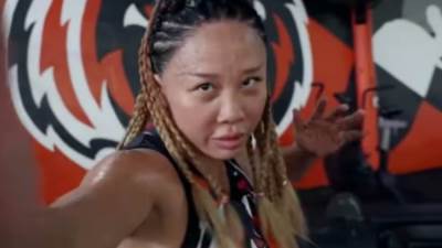 دينغ مياو تكسر الحواجز.. رحلة فنانة صينية إلى أخطر بطولات الصفعات