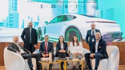 تكريم "كريدى أجريكول" الشريك الذهبى فى قمة مصر الدولية لوسائل التنقل الكهربائية "EVs"
