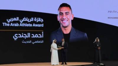وزير الشباب والرياضة يهنئ البطل الاولمبي أحمد الجندي بعد تتويجه أفضل رياضي عربي بجائزة محمد بن راشد للإبداع الرياضي