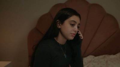 ياسمينا العبد تبدأ تثق في چلا هشام من جديد بمسلسل "ميد ترم"