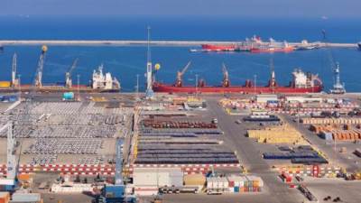 عُمان ..نموذج فريد في اللامركزية الاقتصادية والتنمية المتوازنة