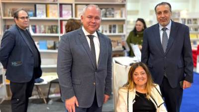 الثقافة جسـر للدمج.. مدير البيت الروسي يطلع على مبادرات القومي للإعاقة بمعرض الكتاب