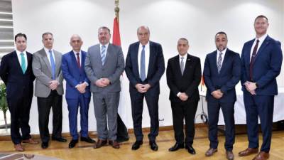 وزير الطيران المدني يلتقي وفد إدارة الطيران الفيدرالي الأمريكية (FAA) وإشادة أمريكية بمنظومة السلامة والرقابة لسلطة الطيران المدني المصري