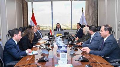 وزير التموين يعقد اجتماعًا مع مؤسسة حياة كريمة لتعزيز العمل المشترك