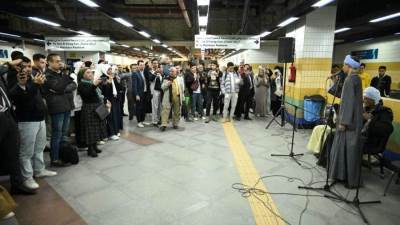 تفاعل جماهيري على مبادرة وزارة الثقافة بالتعاون مع وزارة النقل لدمج الفن في الفضاءات العامة وعرض السيرة الهلالية بالمترو