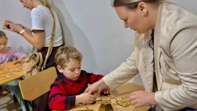 أطفال روسيا يصنعون فانوس رمضان في القاهرة لتعزيز التواصل الثقافي