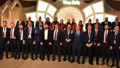 عجلان القابضة تقيم حفل سحورها السنوي بمشاركة نجوم المجتمع والسياسة وتمنح 16عمرة هدايا للحضور