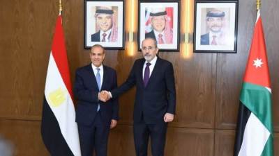 الصفدي وعبد العاطي يناقشان خفض التصعيد واستعادة الأمن والاستقرار في المنطقة