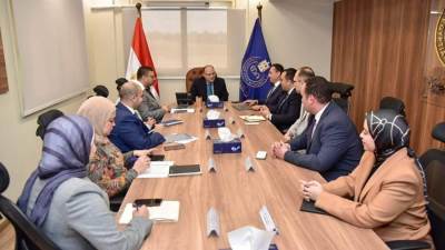 رئيس هيئة الدواء يبحث مع ممثلي شركة "يوتوبيـا فارماسيتيكالز" خطط التوسع ودعم التصنيع المحلي