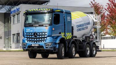 مرسيدس-بنز (eArocs 400) شاحنة إنشاءات كهربائية بالكامل متاحة للطلب ابتداءً من أبريل