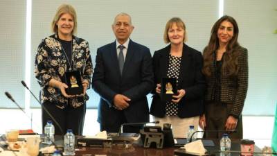 الأكاديمية العربية للعلوم والتكنولوجيا تستقبل وفداً رفيع المستوى من جامعة "روبرت جوردن" البريطانية بفرع القرية الذكية