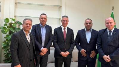 السفير فائد مصطفى يستقبل وفد نقابي فلسطيني 