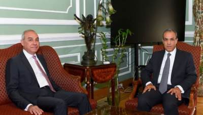 وزير الخارجية يلتقي رئيس مجلس إدارة الهيئة العامة للاستعلامات