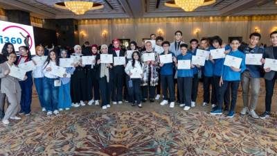 السفارة الأمريكية بالقاهرة تعزز برامج تعليم الإنجليزية وتحتفي بتخريج 304 طلاب