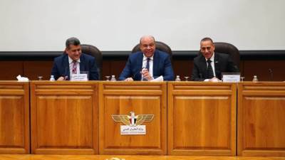 وزير الطيران يعقد اجتماعًا مع رؤساء شركات قطاع الطيران لمناقشة بعض أحكام اللائحة التنفيذية لقانون الطيران المدني