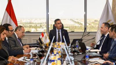 وزير التموين والتجارة الداخلية يعقد اجتماعًا مع شركة سُبل للاستثمار التجاري