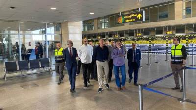 رئيس الشركة المصرية للمطارات يتفقد مطار الإسكندرية الدولي في جولة مفاجئة