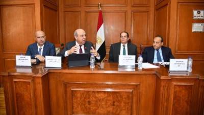 وزير الطيران المدني يستعرض أمام لجنة الإسكان والإدارة المحلية بمجلس الشيوخ استراتيجية الوزارة لتعزيز كفاءة واستدامة قطاع الطيران  