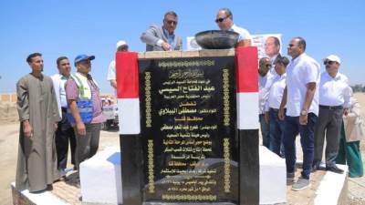 رئيس هيئة تنمية الصعيد ومحافظ قنا يشهدان وضع حجر الأساس لمشروع شتلات قصب السكر