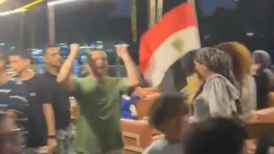 مصر بتفرح.. احتفالات الجماهير المصرية بمناسبة تأهل المنتخب المصري لدور ال١٦ لكأس العالم بوديدا نيل العجوزه