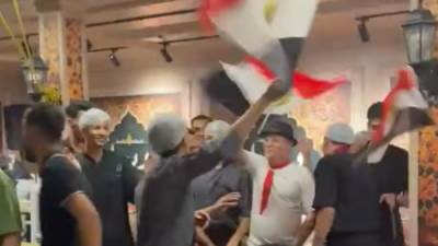 خروج الشيف وطاقم العمل بوديدا نيل العجوزه للاحتفال بتأهل المنتخب المصري