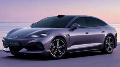 BYD تكشف عن أحدث سياراتها الكهربائية الفاخرة بتصميم فاستباك أنيق ومدى يصل إلى 920 كيلومترًا