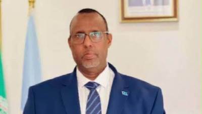 سفير الصومال يعزي فضيلة الإمام الأكبر شيخ الأزهر في وفاة الدكتور محمد الكامل
