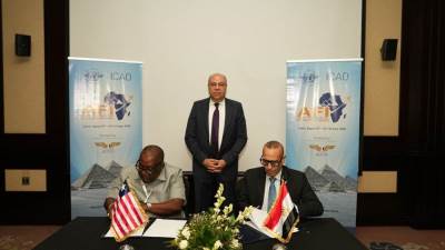 وزير الطيران المدني يشهد توقيع مذكرة تفاهم بين مصر وليبيريا لدعم التعاون الفني في مجال الطيران المدني