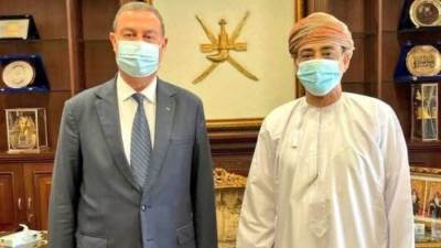 سفير سلطنة عُمان بالقاهرة يعزي في وفاة السفير الفلسطيني دياب اللوح