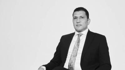 الدكتور هشام إبراهيم: توجيهات الرئيس تعزز ثقة العملاء.. وتسريع التراخيص ضرورة لضمان الالتزام بمواعيد تسليم المشروعات