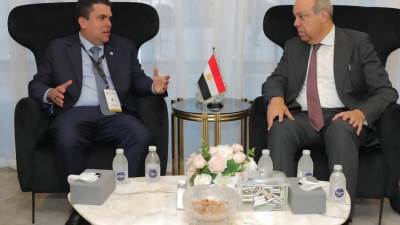 وزير الطيران المدني يلتقي الرئيس التنفيذي للوكالة الوطنية للطيران المدني البرازيلية لبحث آفاق التعاون في مجال الطيران
