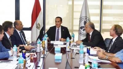 الرئيس التنفيذي للهيئة الاستثمار يستعرض نتائج أعمال المنطقة الحرة العامة بمدينة نصر