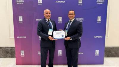 مطار القاهرة يتسلم شهادة اعتماد الجاهزية الصحية والسلامة العامة من ACI World