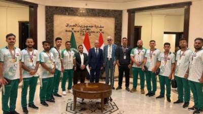 سفير العراق في القاهرة يستقبل بعثة منتخب المكفوفين ويؤكد دعم ذوي الإعاقة