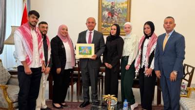 السفير الأردني يستقبل طلاب جامعة العلوم التطبيقية المشاركين في برنامج تدريبي إعلامي بمصر
