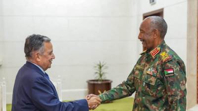 نبيل فهمي يلتقي رئيس مجلس السيادة الانتقالي السوداني في الخرطوم