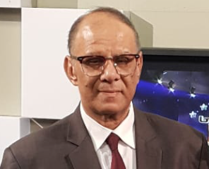 الرئيس يفتح الغرفة المغلقة 